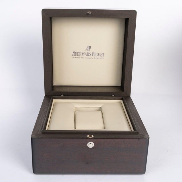 Audemars Piguet watch box, in perfect condition, 1990. 20th-century Audemars Piguet watch box, a beautiful box in its...