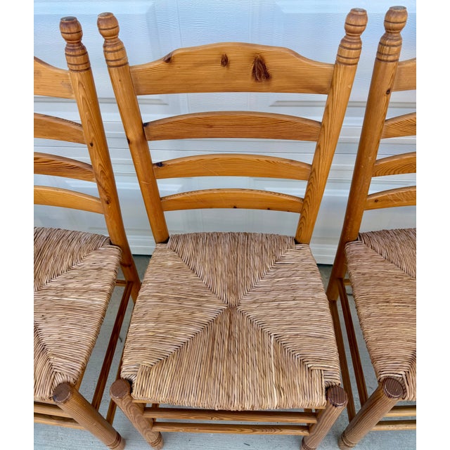 Mid 20th Century Set of 6 Ladder Back Shaker Farm House Chairs With Rush Seats For Sale In Palm Springs - Image 6 of 17