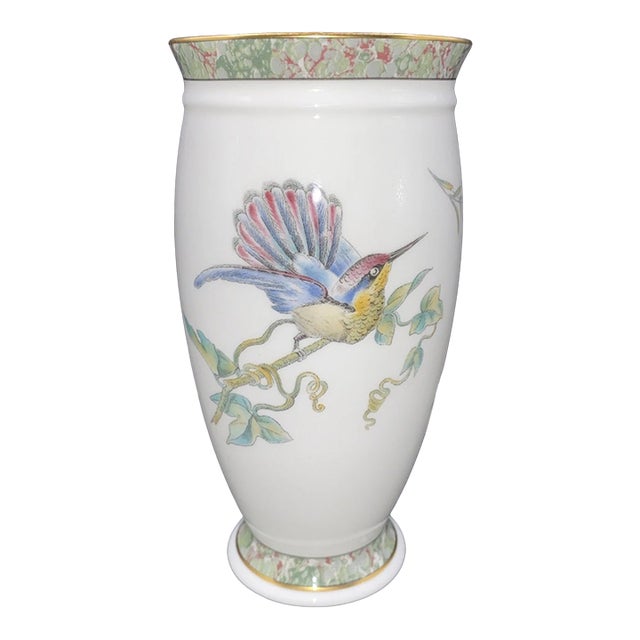 Vintage Wedgwood Bone China England HummingBird Vase For Sale