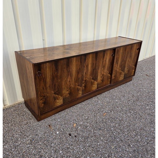 1970s Rosewood Mid Century Modern Credenza For Sale - Image 4 of 9