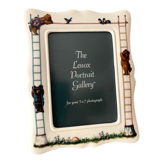 Late 20th Century Exquisite Lenox China Bears Heirloom Collection Portrait Frame Mint Condition For Sale