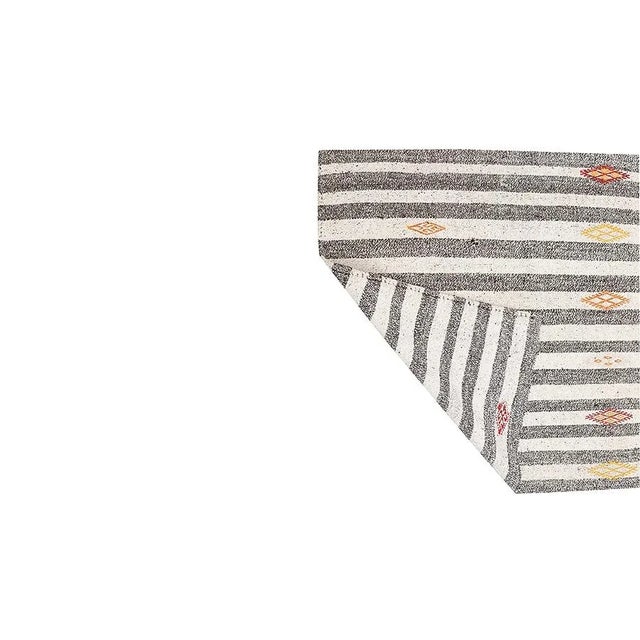 Mid 20th Century Vintage Gray & White Kilim Rug For Sale - Image 5 of 7
