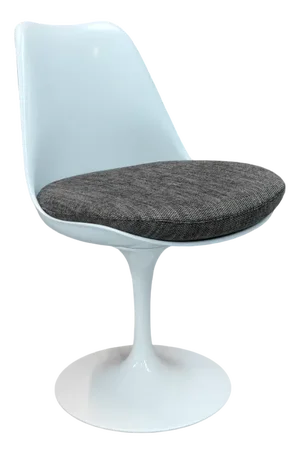 Tulip Chair by Eero Saarinen for Knoll Inc. / Knoll International