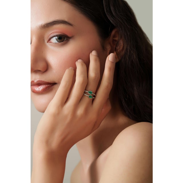 14k White Gold Double Band Ring With Pear Shape Natural Emeralds & Diamonds Size 6.5 For Sale In New York - Image 6 of 15