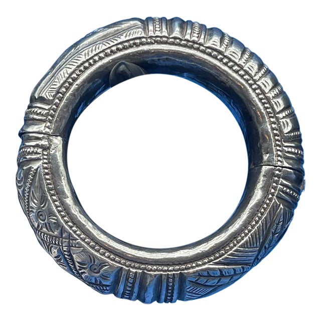 Antique Indian Rajasthan Sterling Silver Hinged Bangle Bracelet For Sale