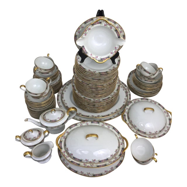 Porcelain Dinnerware, 105 Pieces, Bavaria Tirschenreuthe For Sale