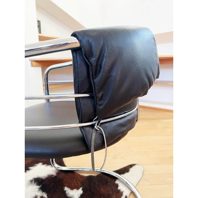 Giotto Stoppino 1980s Pair of Postmodern Italian Leather and Polished Chrome Accent Sling Chairs For Sale - Image 4 of 12