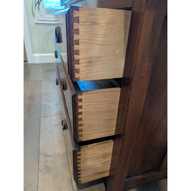Antique Victorian Solid Cherry Dressing Chest With Triple Mirrors, C. 1880–1900 For Sale In Phoenix - Image 6 of 7