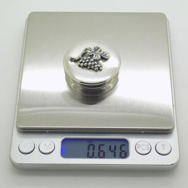 Silver Vintage Italian Handmade Genuine Silver Bunch of Grapes Decorated Pill Snuff Trinket Box For Sale - Image 8 of 9
