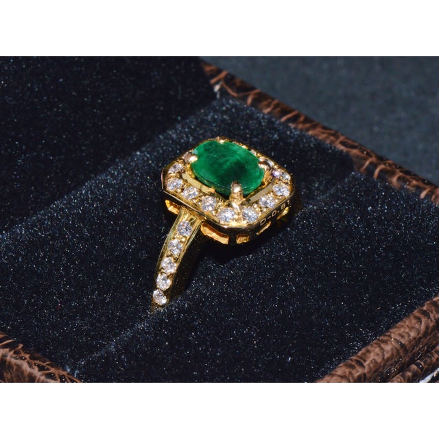 Metal Certified Natural 2.15cts vs F Diamond Emerald 18k Solid Gold Ring Band, Size 6.75 For Sale - Image 7 of 12