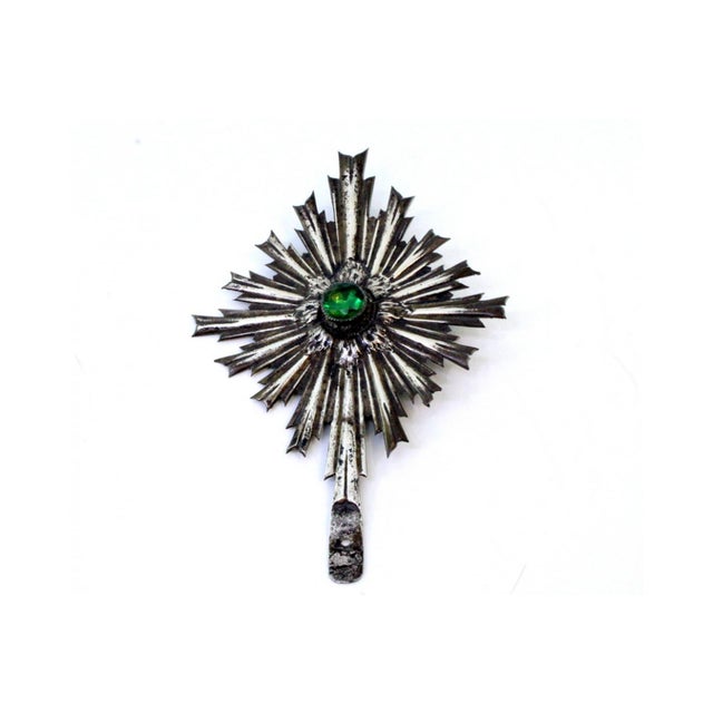 Silver Splendor Embossed with Fake Green Stone For Sale - Image 5 of 6