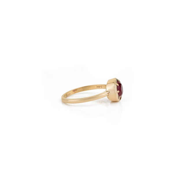 Metal Handcrafted 1.75ct Natural Ruby Solitaire Ring in 14k Yellow Gold Size 7 For Sale - Image 7 of 16