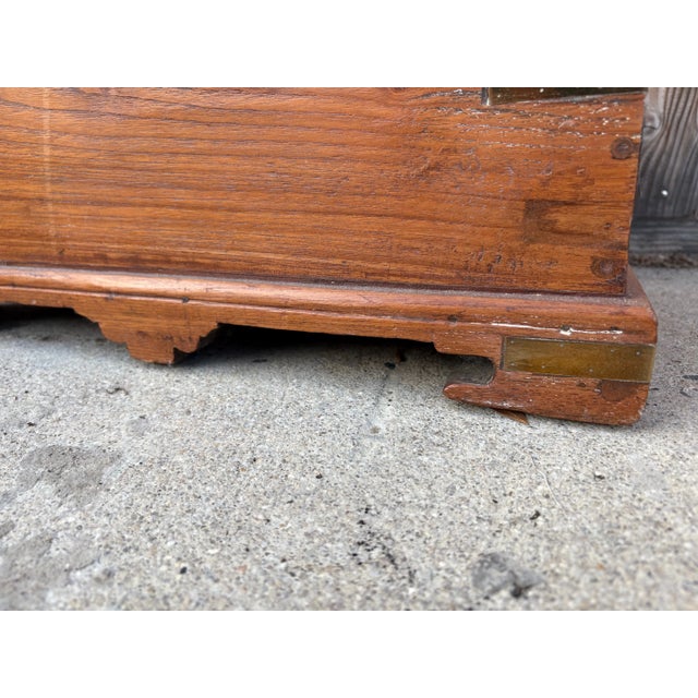 Chest in Wood and Brass For Sale - Image 14 of 18