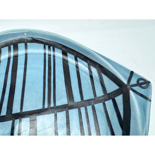 Gustavsberg 1960 Lisa Larson Stim Arita Ware Fish-Shaped Porcelain Plates- A Pair For Sale - Image 4 of 6