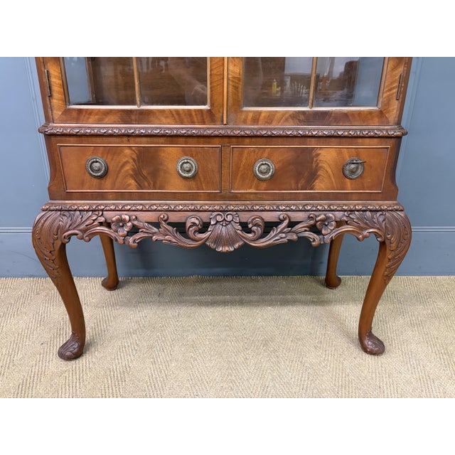 Queen Anne Display Cabinet by Maple & Co., 1930 For Sale - Image 10 of 18
