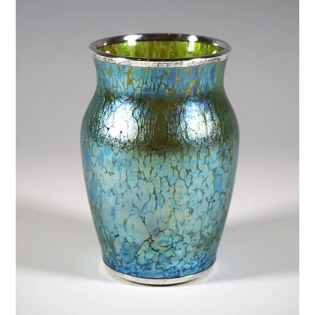 In the shape of blown, baluster -shaped body with a flush stand, slightly wide upwards, gentle constriction and slightly...