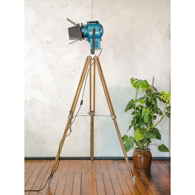 Vintage Industrial Theater Spotlight Floor Lamp from A.E. Cremer, 1950s For Sale - Image 10 of 17