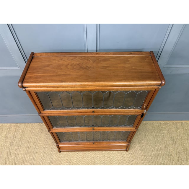 1910s Walnut Stacking Bookcase from Globe Wernicke, 1910 For Sale - Image 5 of 17