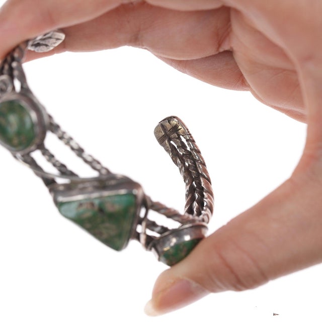 Metal 6.75" c1930's Navajo silver twisted wire green turquoise cuff bracelet For Sale - Image 7 of 11