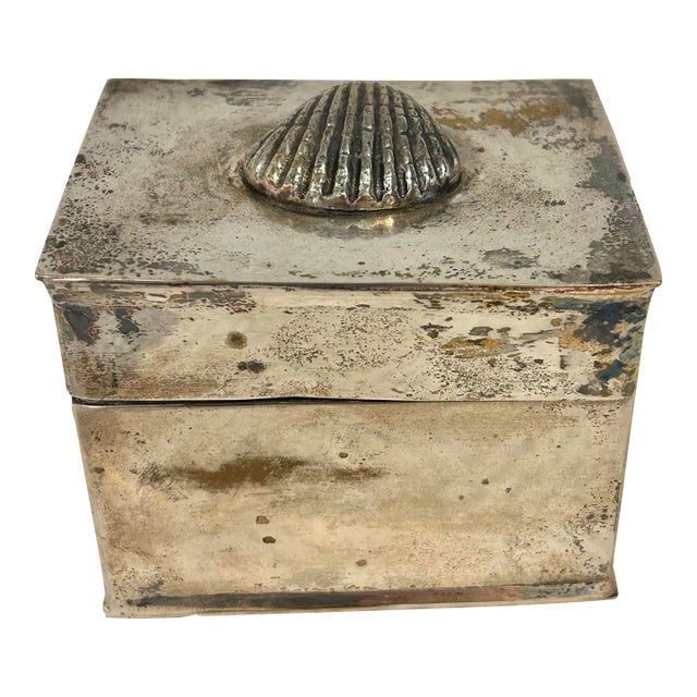 Vintage Silverplate Over Copper Trinket Box With Scallop Shell Finial For Sale