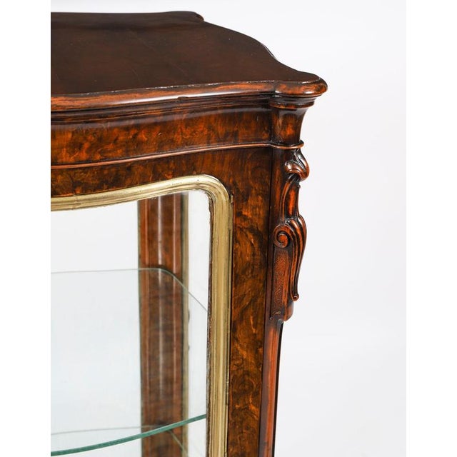 Brown Antique Ormolu Mounted Display Cabinet, 19th Century For Sale - Image 8 of 17