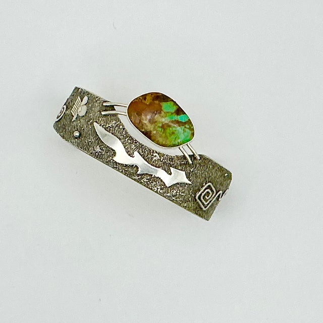 1990s Vintage Southwestern Navajo American Silversmith Fritson Toledo Sterling & Green Turquoise Cuff Bracelet - 7” For Sale - Image 16 of 18