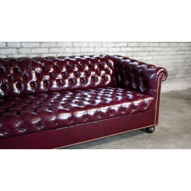 Late 20th Century English Traditional Chesterfield Tufted Oxblood Leather Sofa For Sale In Boston - Image 6 of 18