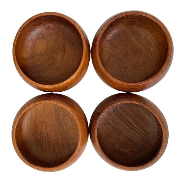 Beautiful mid-century carved wood salad bowls. Made by tundra imports, Thailand. These are heavy and in nice condition....