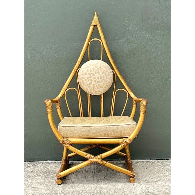 Inspired by the iconic designs of Henry Olko, this vintage loop rattan lounge chair embodies the relaxed sophistication of...