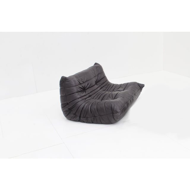 Original vintage dark brown leather Togo sofa by Ligne Roset designed by Michel Ducaroy. This is an original vintage 2...