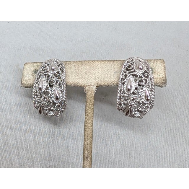 Vintage 1960s Signed Crown Trifari Rhodium Plated Filigree Half Hoop Clip Earrings-2 Pieces For Sale In Philadelphia - Image 6 of 6