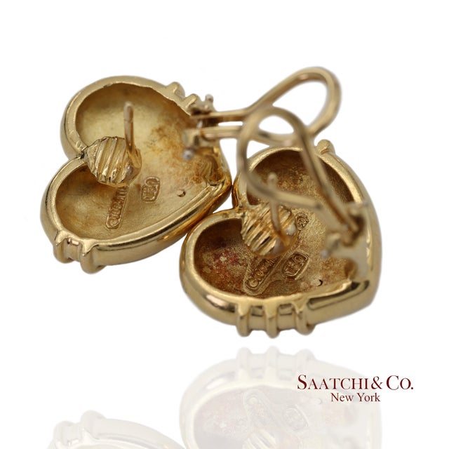 Mid 20th Century Pair of Tiffany & Co. Vintage 18k(750) Yellow Gold Arrow Wrapped Heart Shape Earrings For Sale In New York - Image 6 of 11