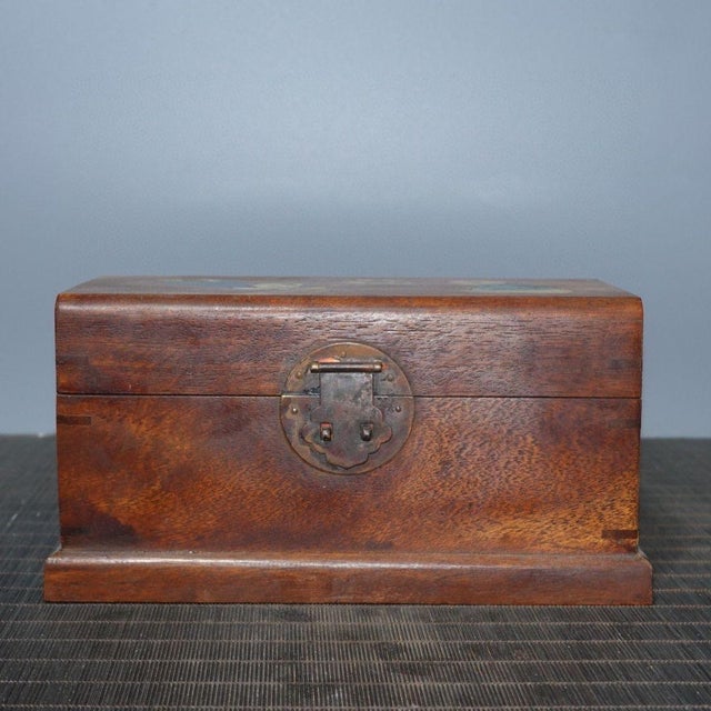 1980s Hardwood Jewelry Casket, Mother‑of‑Pearl Inlaid Fortune Character & Children Motif Storage Box With Lock Hardware For Sale - Image 4 of 8