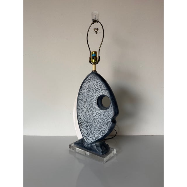 1980s Vintage Italian Ceramic Fish Table Lamp With Lucite Base For Sale - Image 11 of 12