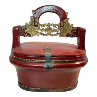 19th Century Traditional Chinese Red Lacquer and Gilt Gold Wooden Wedding Basket For Sale