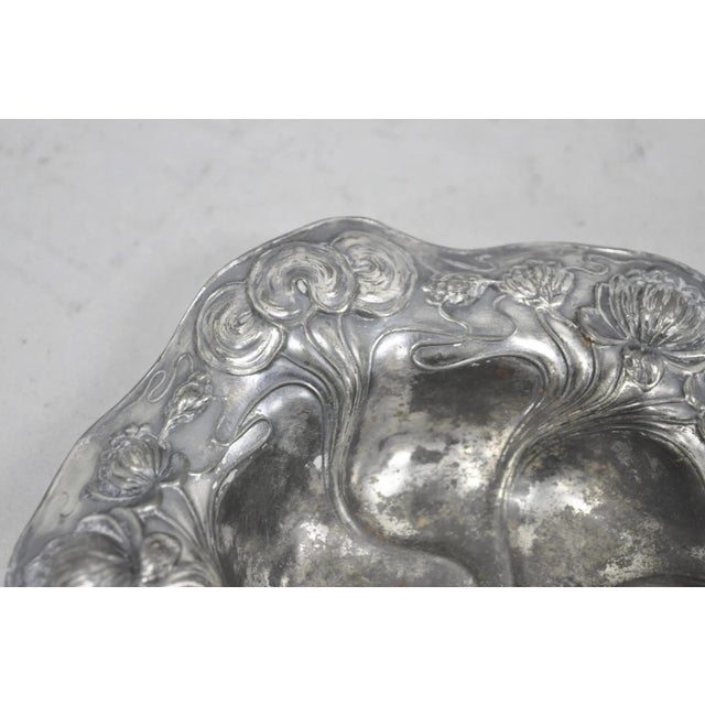 Art Nouveau Antique Homan Silver Plated Art Nouveau Round Scalloped Floral Repousse Nut Dish For Sale - Image 3 of 12