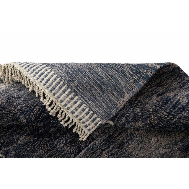 2020s Refined Grid-Pattern Hand-Knotted Moroccan Oversize Wool Rug | 13'1" X 10'6" | One of a Kind For Sale - Image 5 of 9