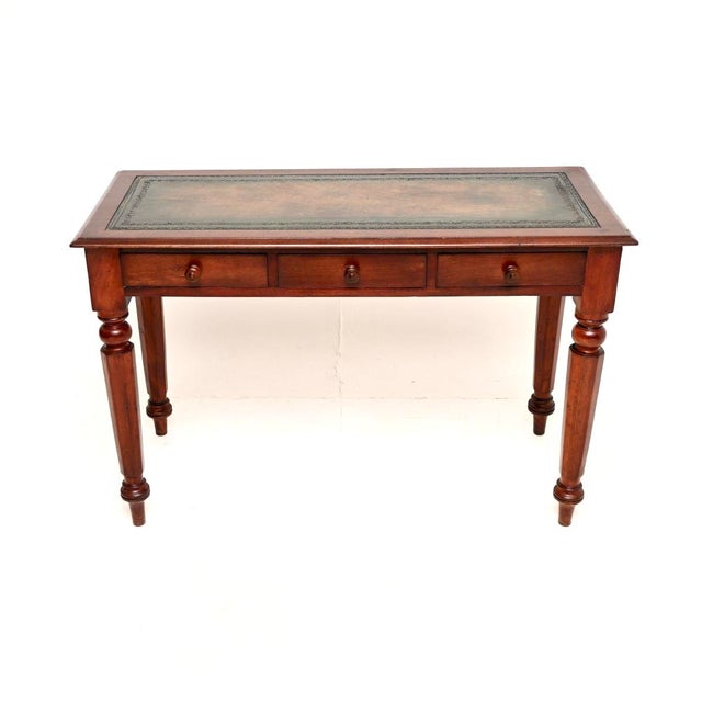 A wonderful antique William IV writing table / desk. This was made in England, it dates from around the 1840-1850 period....