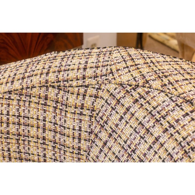 Vintage Post Modern Plinth Base Beige Tweed Fabric Chaise Sofa Lounge Chair For Sale - Image 4 of 6