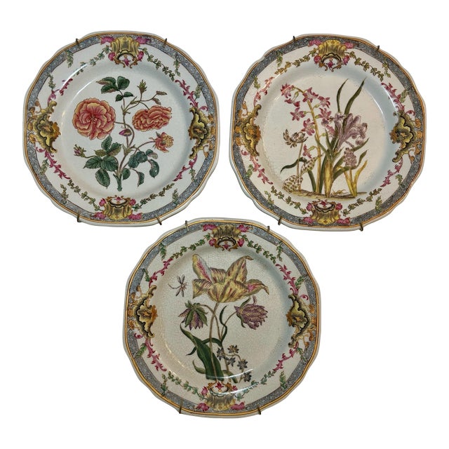 Vintage Chinese Floral Ceramic Crackle Glaze Decorative Plates - Set of 3 For Sale
