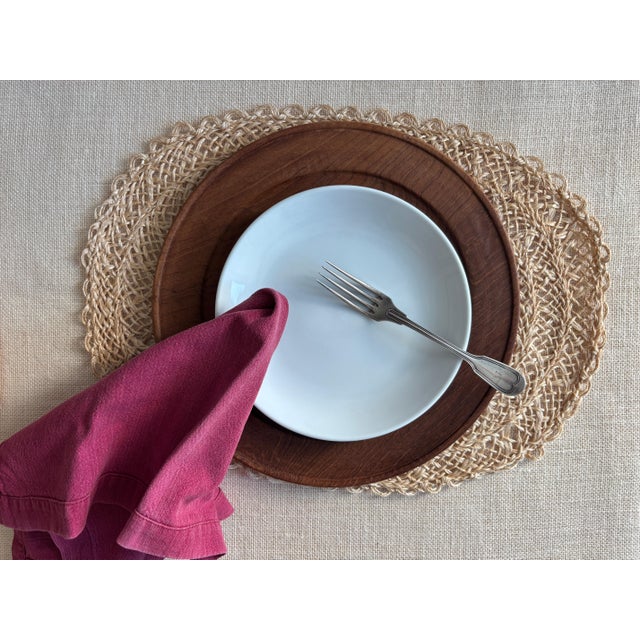 Vintage Mid Century Modern Handwoven Raffia Placemats Oval Scalloped Edge Boho Coastal Set of 16 For Sale - Image 4 of 6
