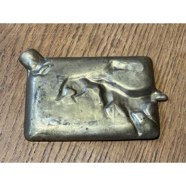 Art Noveau Cast Brass Ashtray with Hunting Dogs from Leon Chandon For Sale - Image 6 of 7