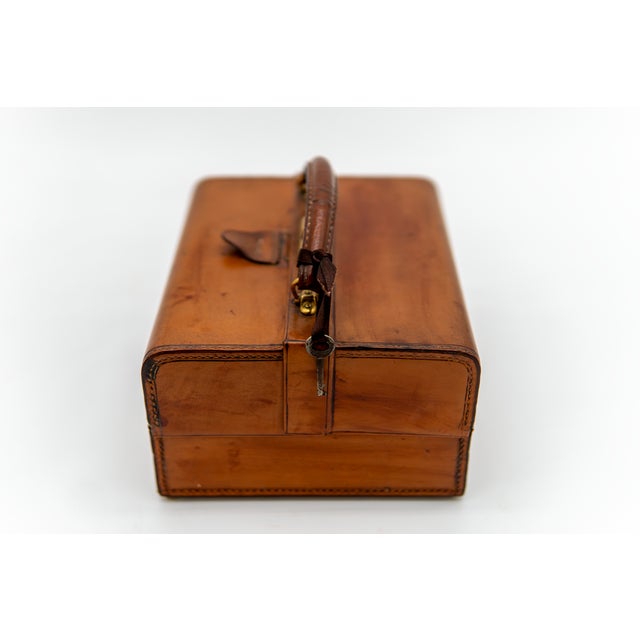 Early 20th Century English Jewelry Box in Saddle Brown Leather For Sale - Image 5 of 13