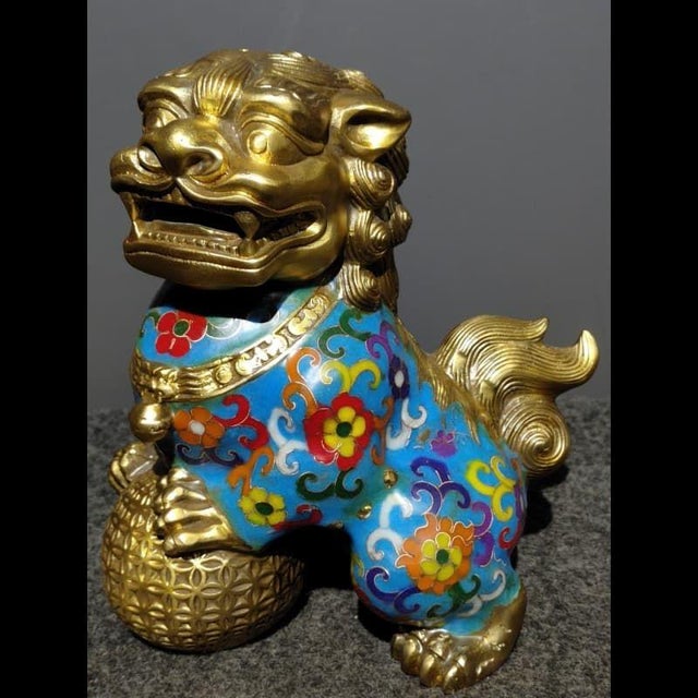 Pair of Vintage Cloisonné Enamel Guardian Lions – Gilt Bronze Wealth Foo Dogs For Sale - Image 10 of 10