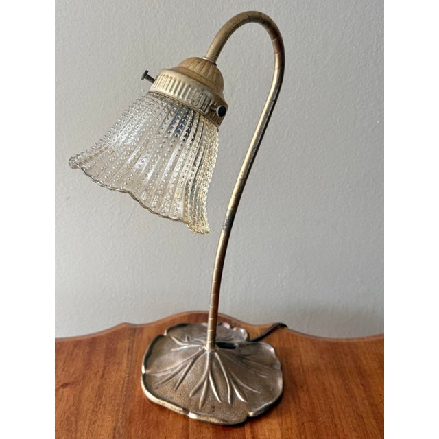 Mid 20th Century Art Nouveau lily pad desk lamp with gooseneck stem. Made of cast metal with original gold gilded finish....