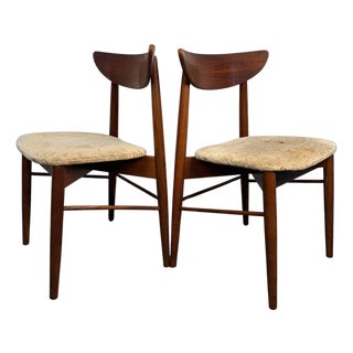 Pair of Model 404-85 Mid-Century Walnut Dinning Chairs Attributed to Stanley Furniture For Sale