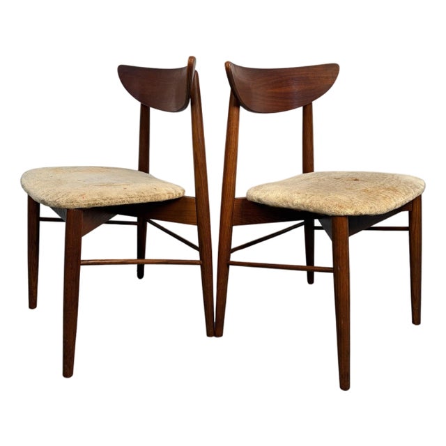 Pair of Model 404-85 Mid-Century Walnut Dinning Chairs Attributed to Stanley Furniture For Sale