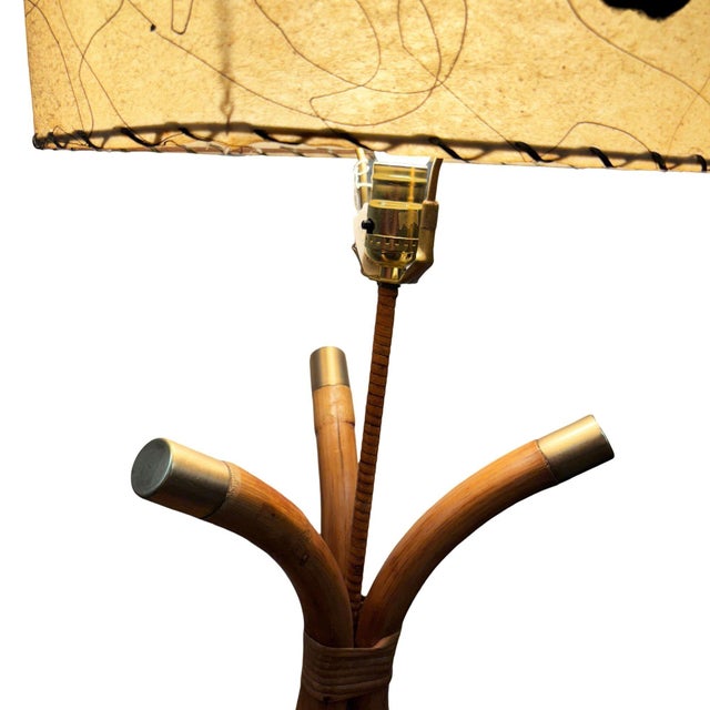 1950s Restored Hourglass Palm Shaped Rattan & Mahogany Lamp W/ Whipple Stitch Shade For Sale - Image 10 of 10