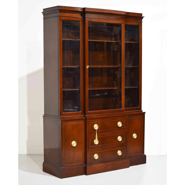 Striking, elegant and beautifully crafted, this Mid Century Traditional Style Mahogany Display Curio China Cabinet by RWay...