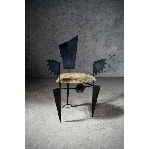 Throne for the king of birds in steel and synthetic fur by frederic gaillard. Limited edition of 8 pieces. Dimensions: w...